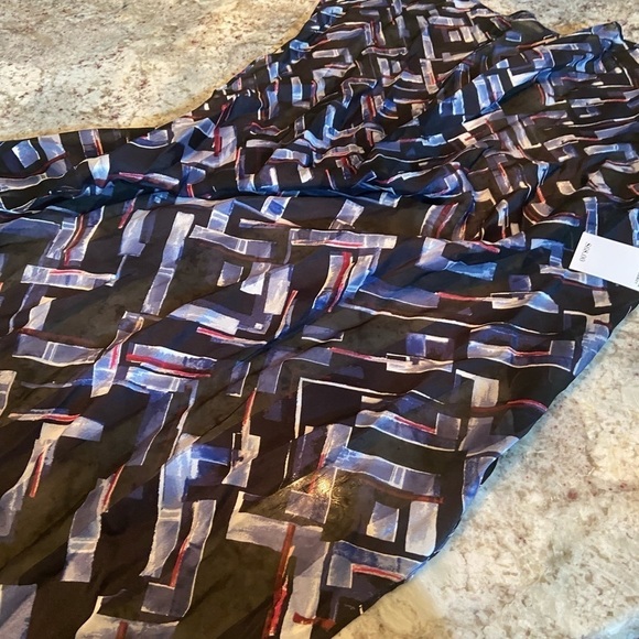 NWT silk navy/print scarf - Picture 5 of 6